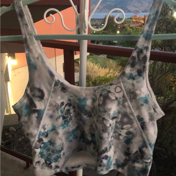 Lululemon ~ size 12 ~ only worn a handful of times - Picture 2 of 4